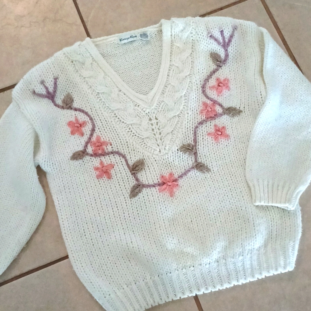 🔥🔥🔥Carraige Court vintage Vneck embroidered cableknit sweater L